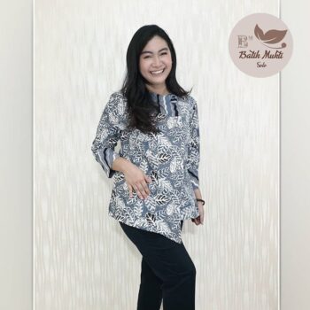 Alternative view of PATIH BLOUSE GODONG SALUR