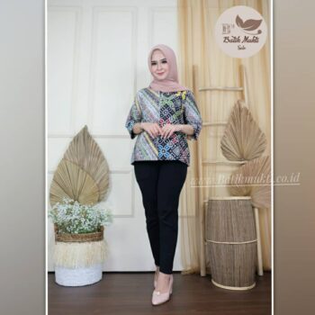Alternative view of LIRIS KAWUNG BLOUSE